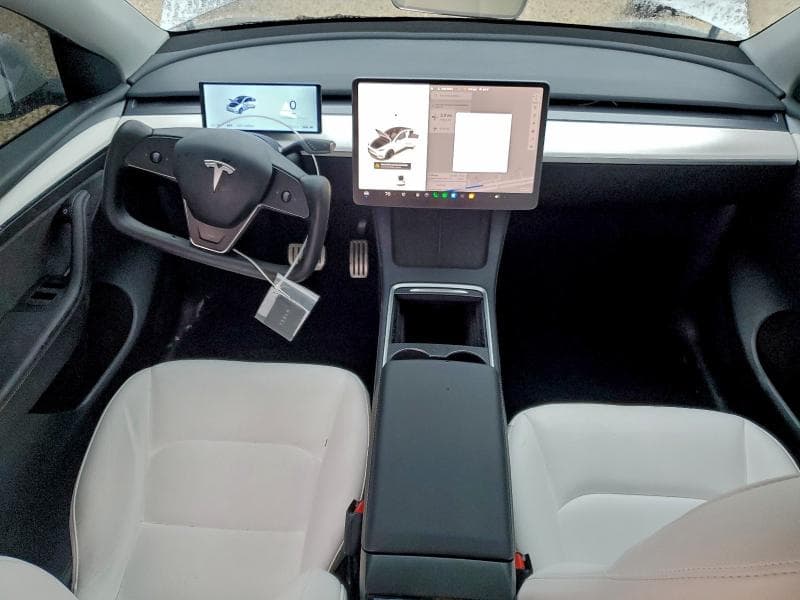 2024 TESLA MODEL Y 8