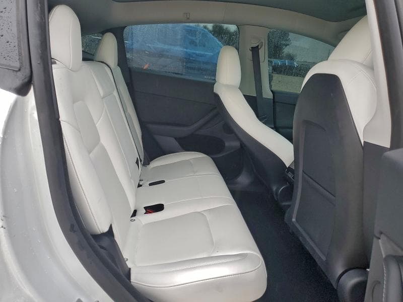 2024 TESLA MODEL Y 10