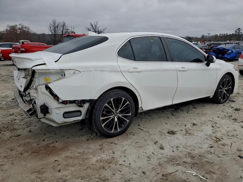 2020 TOYOTA CAMRY SE SE 3