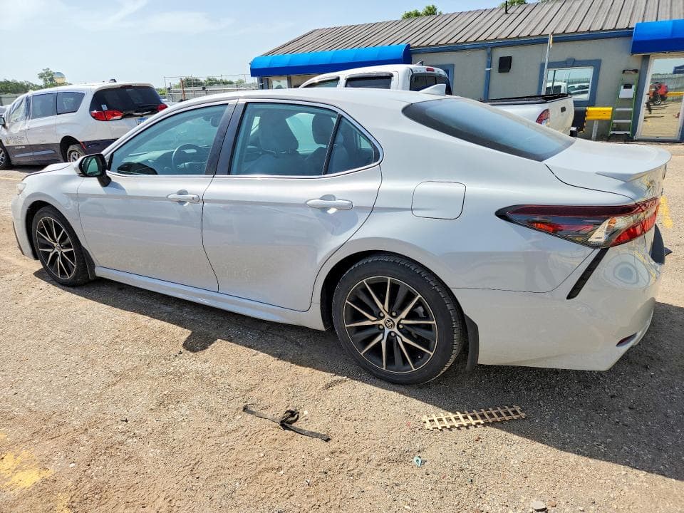 2022 TOYOTA CAMRY SE 2