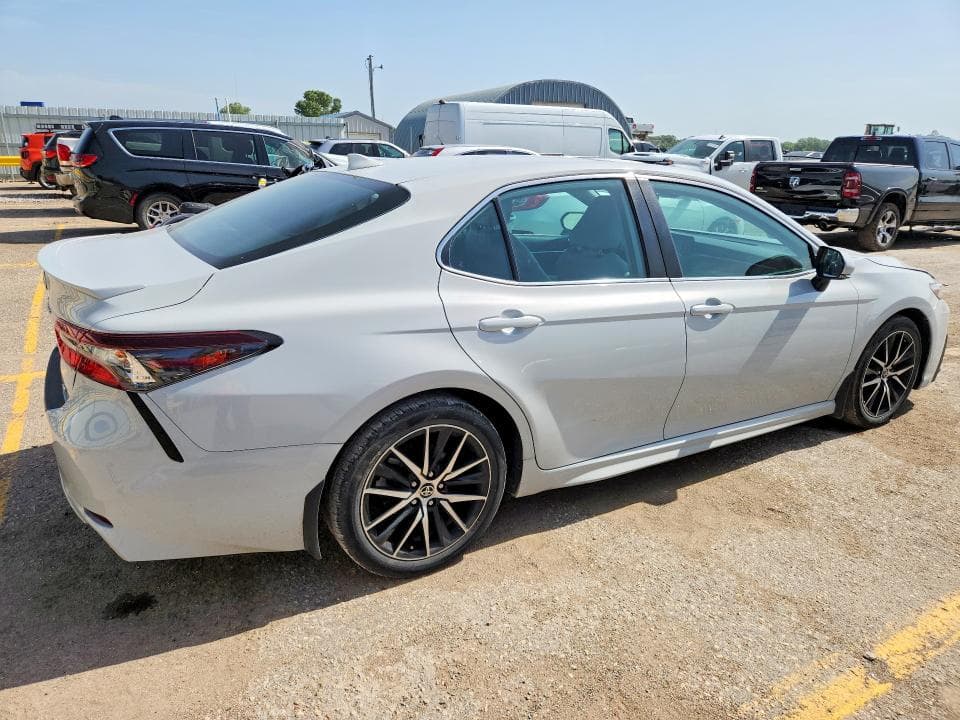 2022 TOYOTA CAMRY SE 3