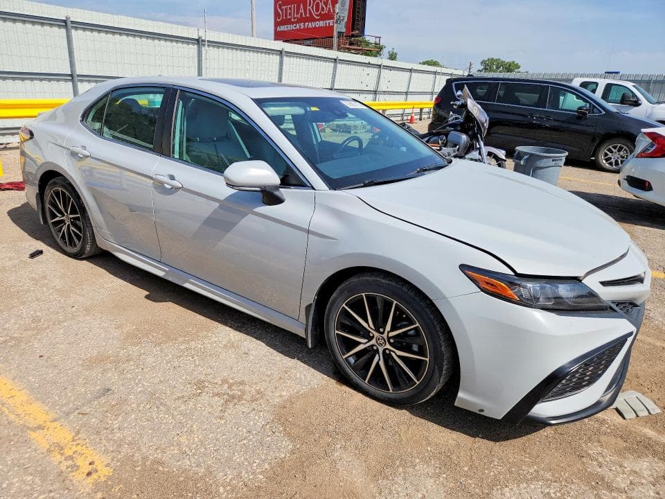 2022 TOYOTA CAMRY SE 4