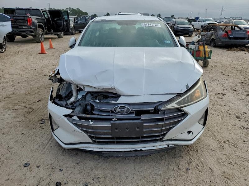 2019 HYUNDAI ELANTRA SE 5