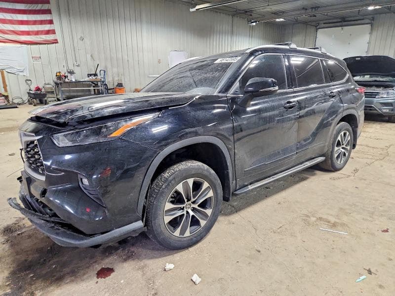 2022 TOYOTA HIGHLANDER XLE - 1