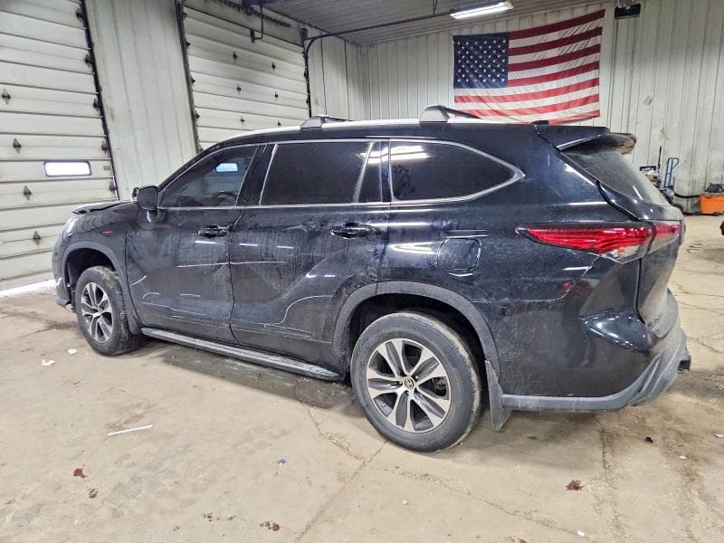 2022 TOYOTA HIGHLANDER XLE 2