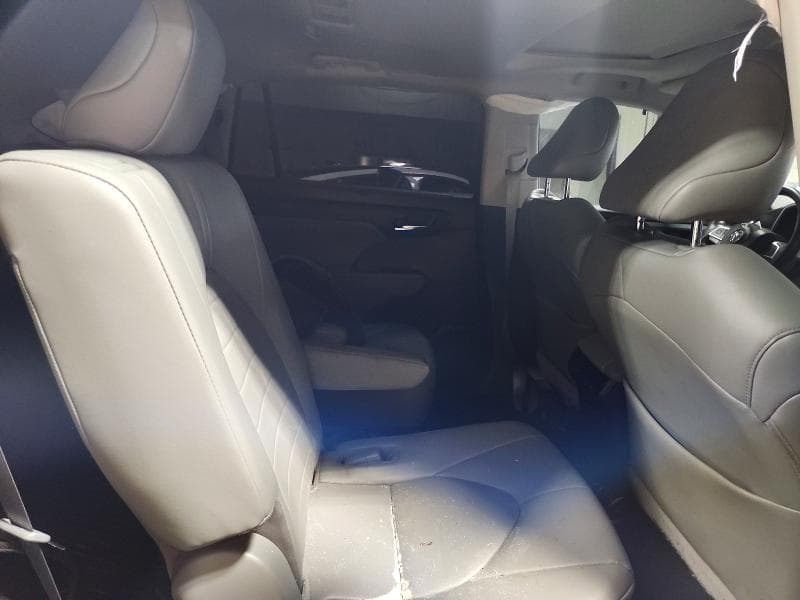 2022 TOYOTA HIGHLANDER XLE 11