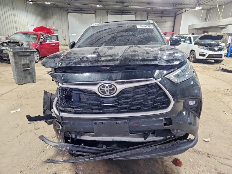 2022 TOYOTA HIGHLANDER XLE 5