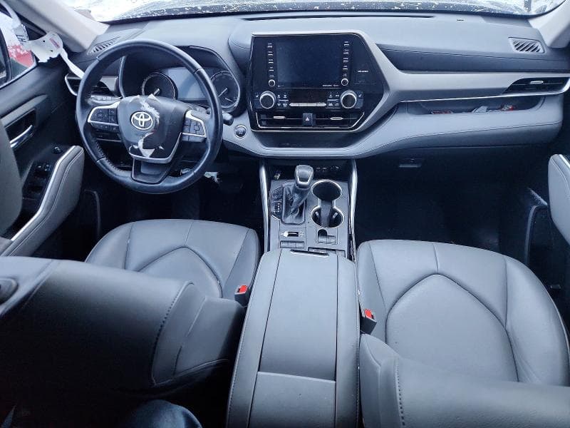 2022 TOYOTA HIGHLANDER XLE 8