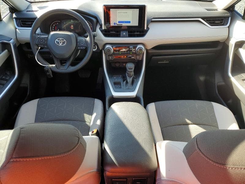 2025 TOYOTA RAV4 XLE XLE 8