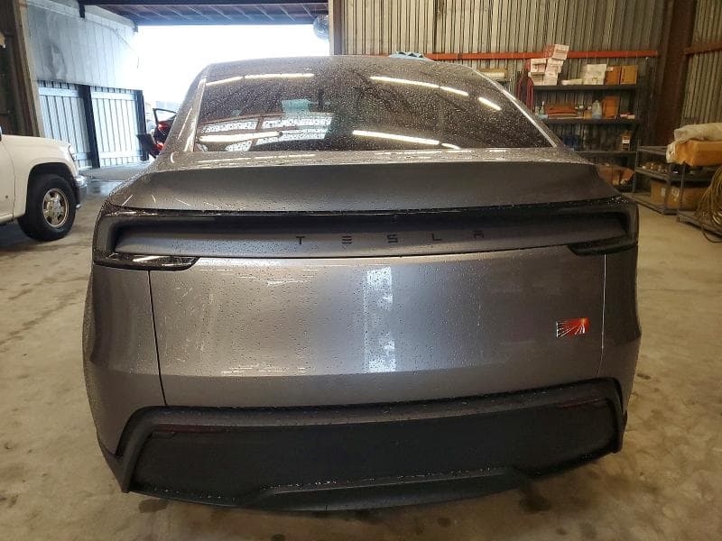2026 TESLA MODEL Y 6