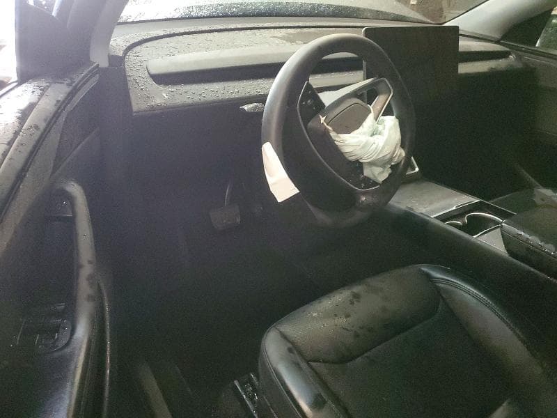 2026 TESLA MODEL Y 8