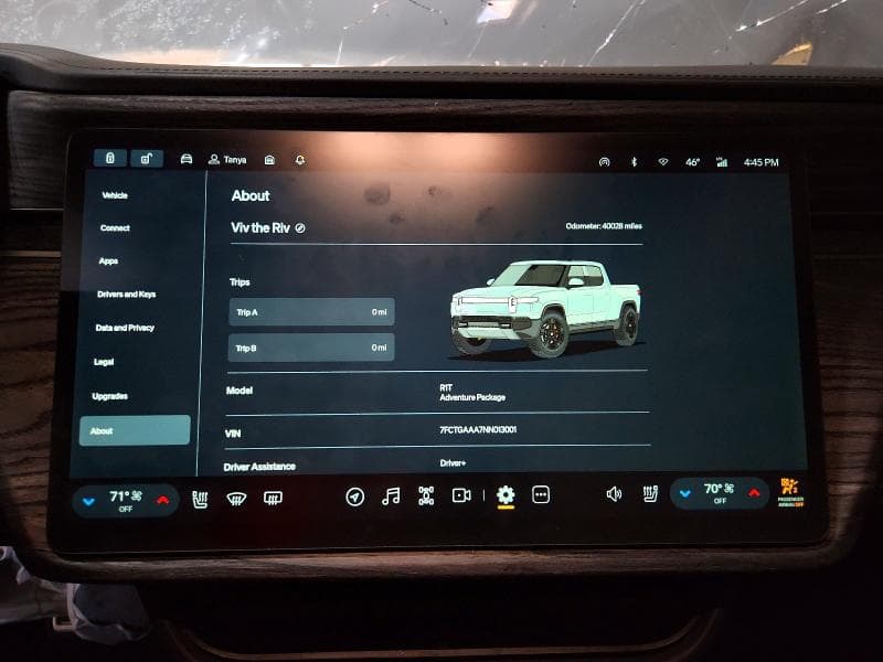 2022 RIVIAN R1T ADVENTURE 9