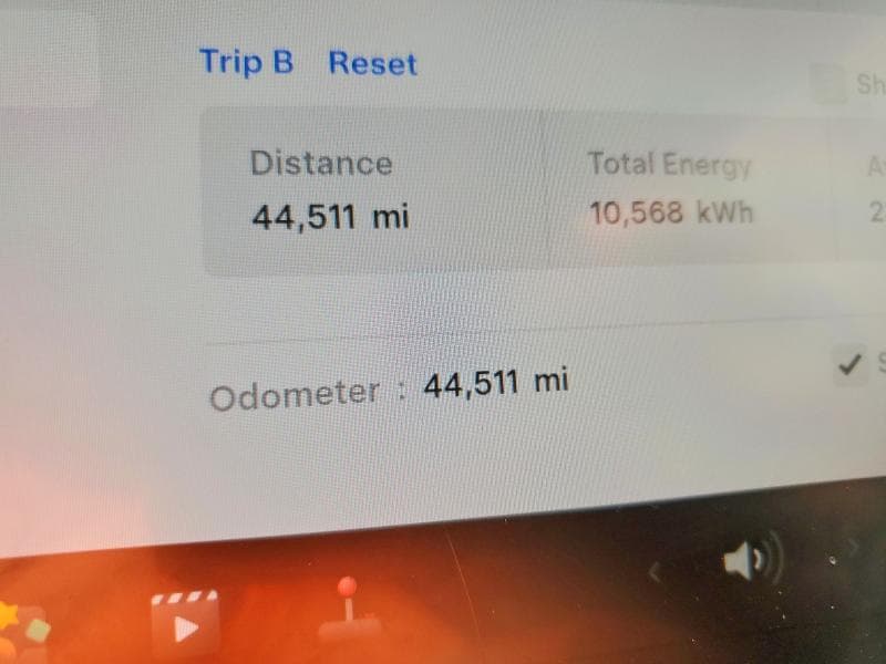 2023 TESLA MODEL Y 9