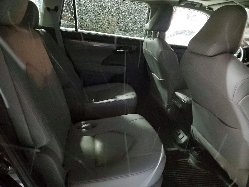 2020 TOYOTA HIGHLANDER LIMITED 11
