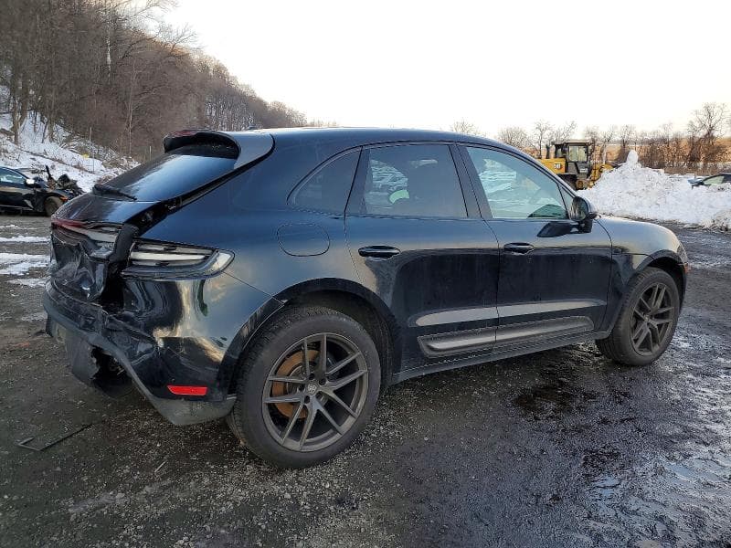 2024 PORSCHE MACAN 3