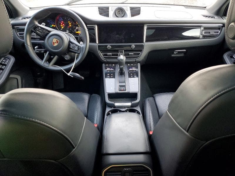 2024 PORSCHE MACAN 8