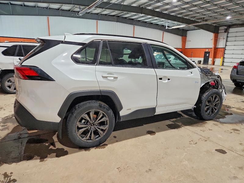 2024 TOYOTA RAV4 XLE 3