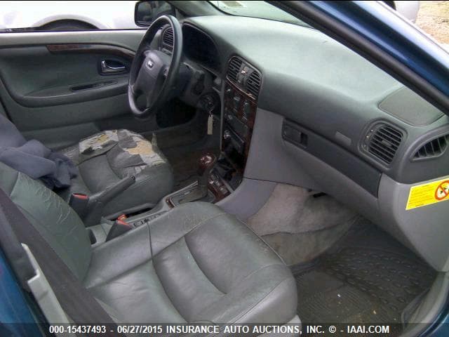 2018 NISSAN Versa Automobile 5