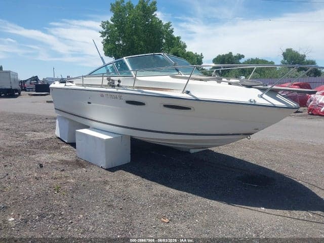 1983 SEA RAY BOAT