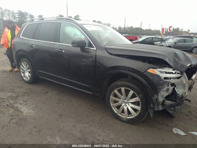 2017 VOLVO XC90 T6 MOMENTUM