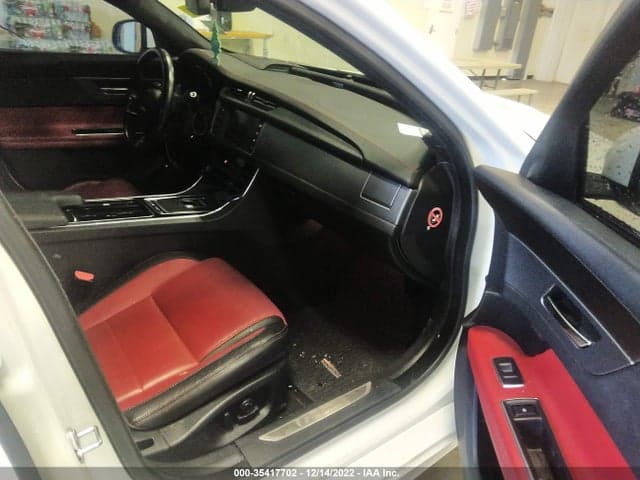 2016 JAGUAR XF 35T 5