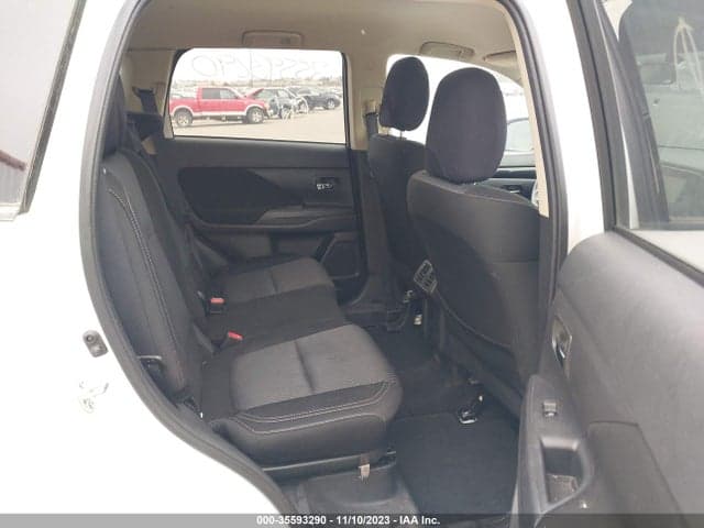 2019 MITSUBISHI OUTLANDER ES 8