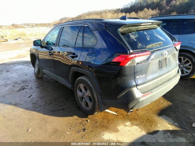 2022 TOYOTA RAV4 XLE 3