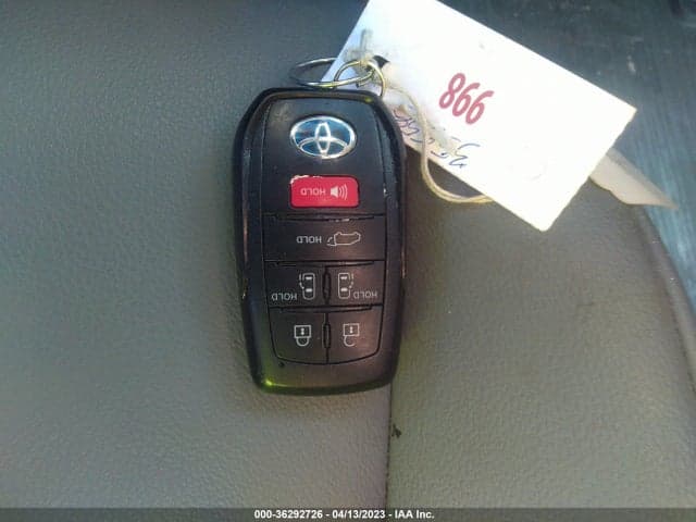 2021 TOYOTA SIENNA XLE 11