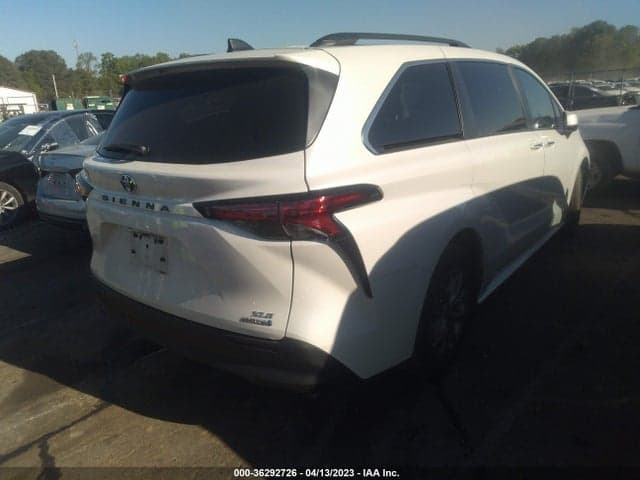 2021 TOYOTA SIENNA XLE 4