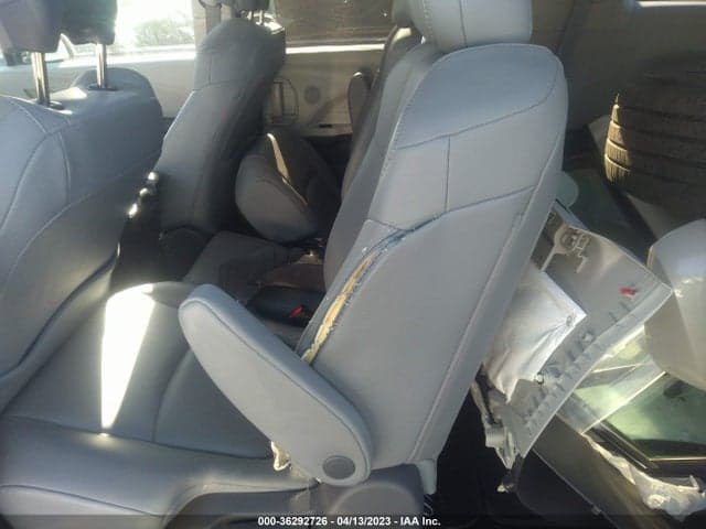 2021 TOYOTA SIENNA XLE 8