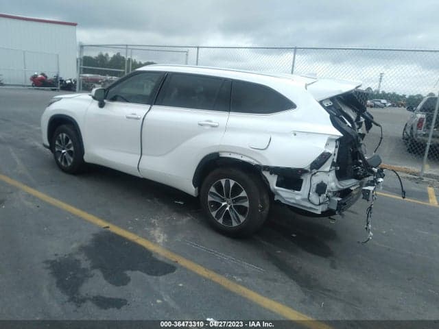 2021 TOYOTA HIGHLANDER XLE 3