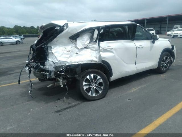 2021 TOYOTA HIGHLANDER XLE 4