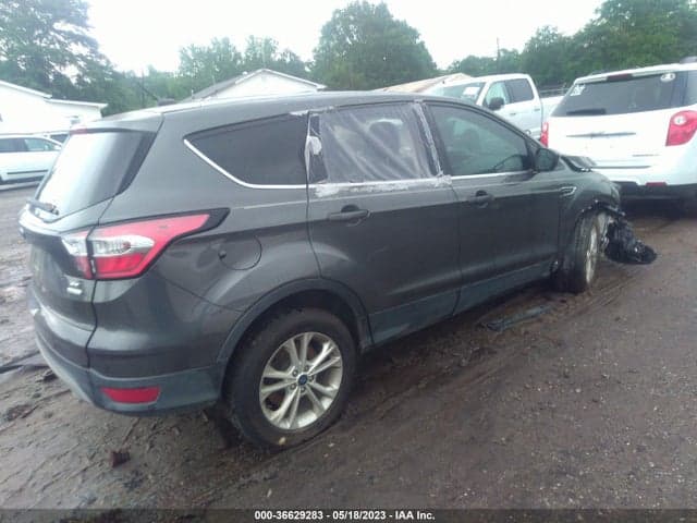 2017 FORD ESCAPE SE 4