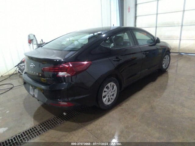2019 HYUNDAI ELANTRA SE 4