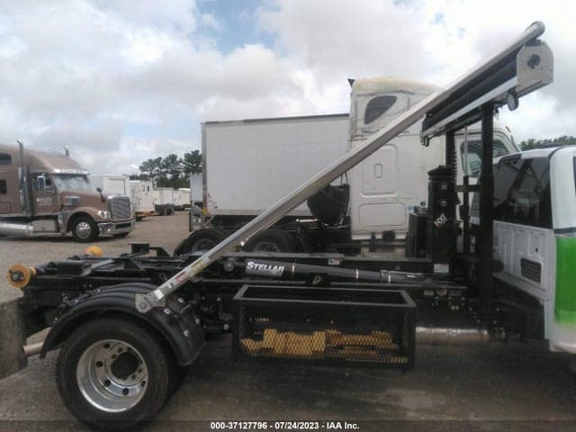 2023 FORD F-600 CHASSIS XLT 7