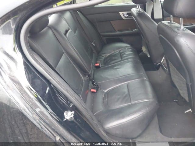 2013 JAGUAR XF V6 8
