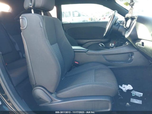 2017 DODGE CHALLENGER SXT 5