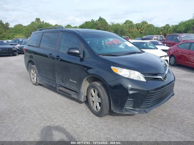 2020 TOYOTA SIENNA LE 1