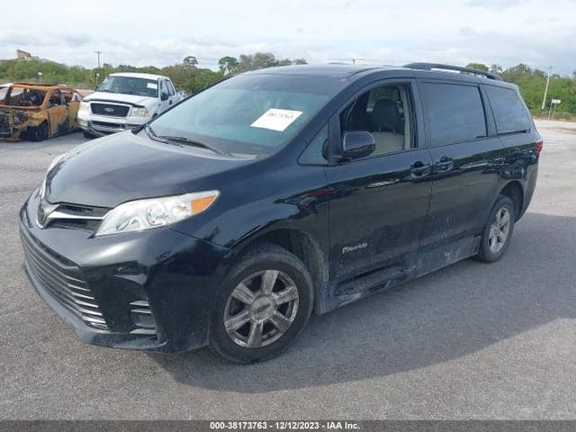 2020 TOYOTA SIENNA LE 2
