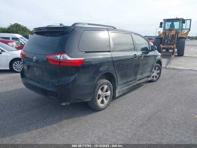 2020 TOYOTA SIENNA LE 4