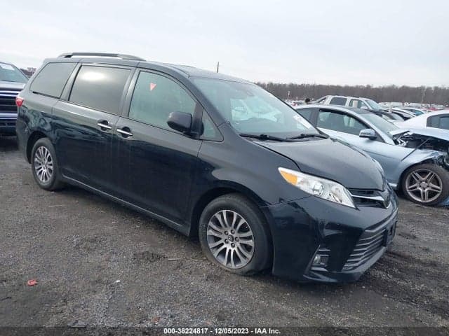 2018 TOYOTA SIENNA XLE - 1