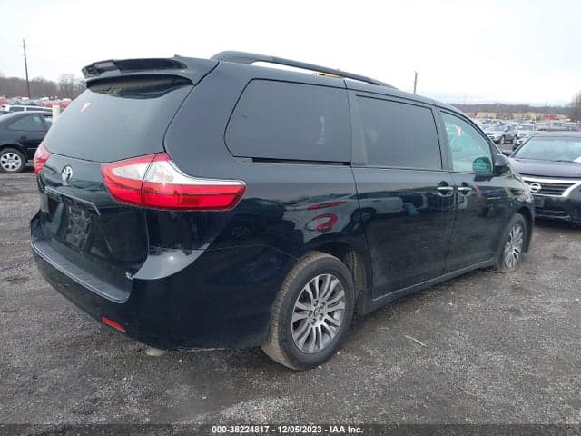 2018 TOYOTA SIENNA XLE 4