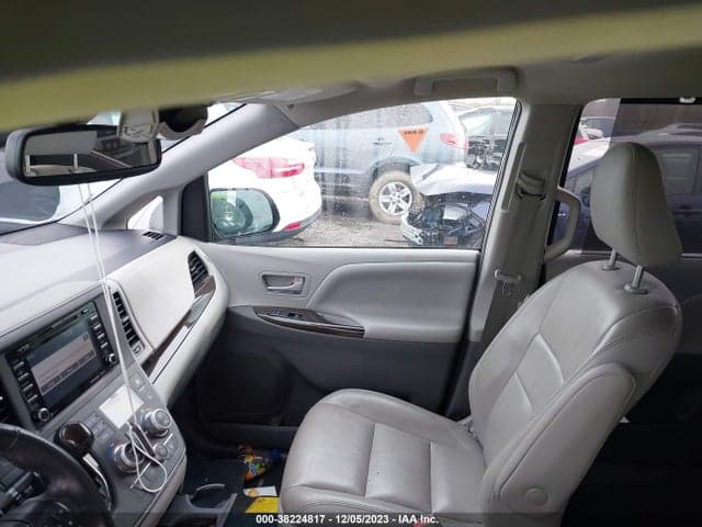 2018 TOYOTA SIENNA XLE 5
