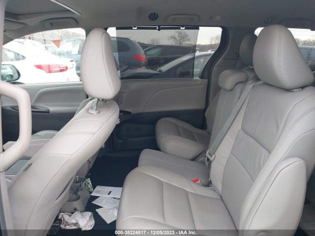 2018 TOYOTA SIENNA XLE 8