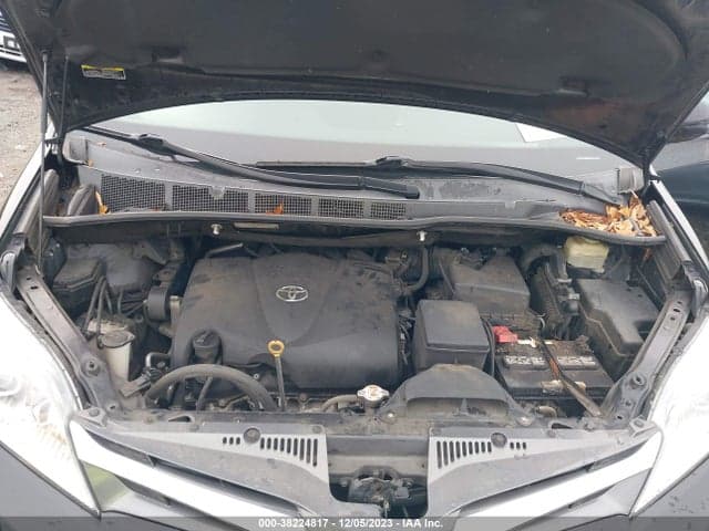 2018 TOYOTA SIENNA XLE 10