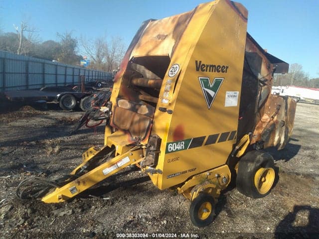 2021 VERMEER BAILER 2