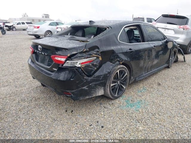 2018 TOYOTA CAMRY XSE 4