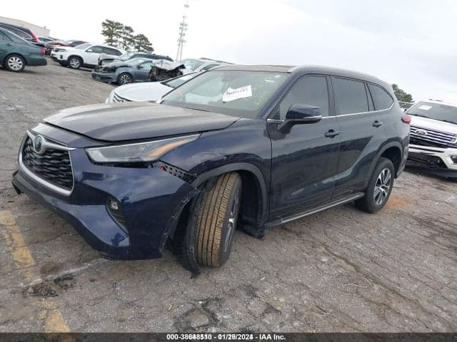 2023 TOYOTA HIGHLANDER XLE 2