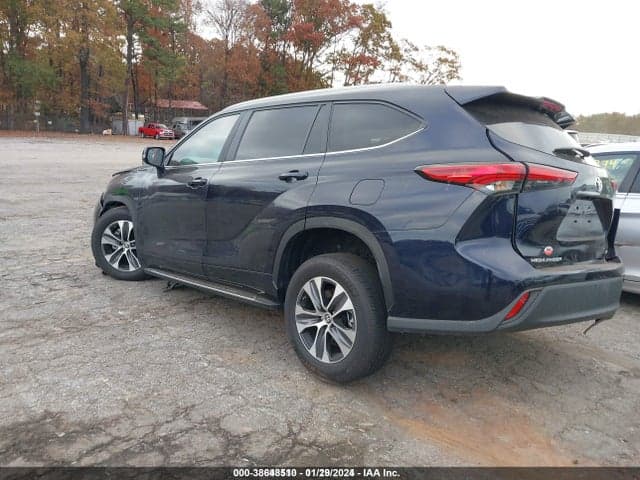 2023 TOYOTA HIGHLANDER XLE 3