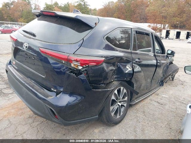 2023 TOYOTA HIGHLANDER XLE 4